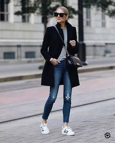 Casual Weekend Outfit, Fall Fashion Coats, Black Wool Coat, Fashion Jackson, Moda Jeans, Mode Casual, Casual Chic Outfit