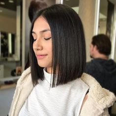 Short Shoulder Length Hair, Silver Pixie, Sleek Short Hair, Easy Trendy Hairstyles, Chic Bob, Short Hairdos, Hair Inspiration Short, Long Hair Color, Trendy Hairstyle