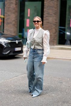 Copenhagen Fashion Week Spring/Summer 2024 Street Style — karyastreetstyle Simple Jeans Outfit, 2024 Street Style, Copenhagen Fashion Week Street Style, Simple Street Style, Copenhagen Street Style, Denim Street Style, Nyc Street Style, The Best Outfits, Nyfw Street Style