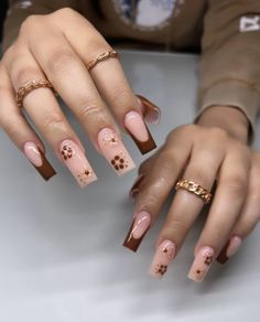 Trendy Brown Nails Short Square, Short Fall Inspo Nails, Brown Acrylic Nails With Initial, Brown Cute Acrylic Nails, Acrylic Nail Designs Fall Colors, Brown Nails Ideas Coffin, Brown Nails Acrylic Medium Length, Brown And Tan French Tip Nails, Brown And Cream Nails Acrylic