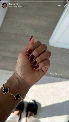 Short Gel Nail Color Ideas, Brown Nails On Brown Skin, Red Nails On Dark Skin, Short Burgundy Nails, Burgundy And Black Nails, Short Brown Nails, Form Nails, Gel Overlay Nails, Burgundy Acrylic Nails