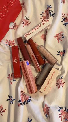 Korean Lip Tints, Lip Tints, Makeup Accesories, Beauty Routine Tips, Cosmetic Skin Care, Makeup Essentials, Pretty Makeup, Cute Makeup