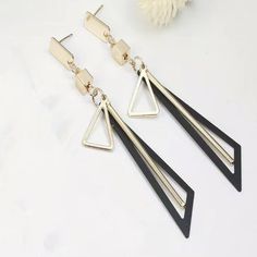 Nwt Long Geometric Triangle Earrings - Black Introducing Our Indulgent Nwt Long Geometric Triangle Earrings In A Chic And Timeless Blacka Manifestation Of Modern Luxury And Refined Sophistication. These Earrings, Brand New With Tags, Redefine Elegance With Their Sleek And Elongated Geometric Design. Crafted With Meticulous Attention To Detail, The Delicate Black Triangles Exude A Sense Of Understated Glamour. The Bold Yet Graceful Design Makes These Earrings A Standout Accessory For Any Occasion Geometric Earrings Dangle, Elegant Triangle Metal Earrings, Trendy Black Geometric Earrings, Trendy Black Geometric Jewelry, Chic Black Metal Earrings, Understated Glamour, Geometric Triangle, Triangle Earrings, Earrings Black