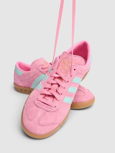 Leather upper. Front lace-up closure. Logo details. Rubber sole Pretty Sneakers, Adidas Originals Women, Adidas Originals Mens, Swag Shoes, Pink Adidas, Crossbody Messenger Bag, Pretty Shoes