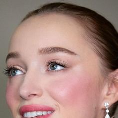 Livia Thompson on Instagram: "PHOEBE DYNEVOR for the Met Gala 2024 @phoebedynevor   MU @sofiatilbury assisted by @melbi_makeup using all @charlottetilbury  Hair @davidvoncannon  Styling @nicky_yates wearing custom @victoriabeckham   #themetgala2024 #phoebedynevor #charlottetilbury #victoriabeckham #met #metgala" Phoebe Dynevor Met Gala, Phoebe Dynevor Makeup, Bridgerton Cast, Soft Bridal Makeup, Ballerina Makeup, Barely There Makeup, Pure Makeup, Makeup Asian, Sheer Nails