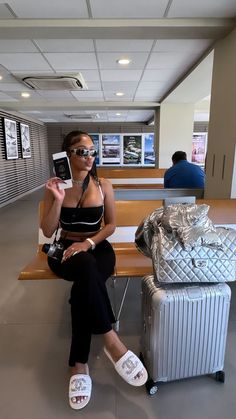 Classy Airport Outfit, Aeroplane Outfit, Travel Outfits For Women, Best Travel Outfits For Women, Airport Outfit Ideas, Airport Outfit Summer, Flight Outfit, Outfit Airport, Main Character Energy