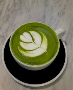 Matcha latte, cafe, cup, tea cup, coffee, brunch, latte art Matcha Latte Art, Matcha Drink Recipes, Matcha Tea Latte, Matcha Cafe, Matcha Green Tea Latte, Green Cafe, Matcha Drink, Cafe Cup, Green Tea Latte