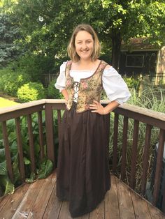 Sewed my first renaissance costume! (Simplicity 5582) #sewing #crafts #handmade #quilting #fabric #vintage #DIY #craft #knitting Diy Medevil Costume, Into The Woods Musical, Fair Costume, British Party, Fair Outfit, Medieval Fair, Ren Faire Costume, Fair Outfits, Ren Fair