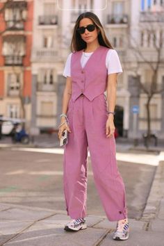 Waist Coat Outfit Women, Woman Vest Outfit, Suit Vest Outfits For Women, Suit Vest Outfits, Vest Street Style, Girl Boss Outfit, Waistcoat Outfit, Vest Outfits For Women, Vest Suit