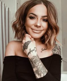 Maria Layton, Short Pixie Bob Haircuts, Woman With Tattoos, Short Pixie Bob, Hair Dye Ideas, Mom Hairstyles, Elegant Hair, Edgy Hair, Small Business Saturday