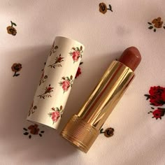 Vintage aesthetic
Aesthetic
Lipstick
Flower
Red lipstick
Queen
Vintage red Lipstick Aesthetic, Ethereal Aesthetic, Fancy Makeup, Makeup Items, Red Lipstick, Makeup Essentials, Makeup Kit