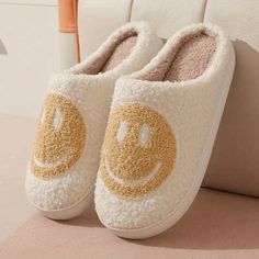 Nude Fuzzy Smiley Face Slippers Size 6.5/7 Heel To Toe: Approximately 9.9" Smile Slippers, Smiley Slippers, Smiley Face Slippers, Face Home, Cute Slippers, Home Slippers, Trendy Outfits For Teens, Fuzzy Slippers, Smiling Face