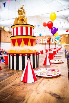 a circus themed table with plates and napkins