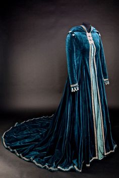 FANTASY WONDERFUL FASHION Midevil Dress, Medieval Clothes, Star Wars Outfits, Medieval Costume, Royal Outfits