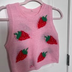 -Never Worn Strawberry Vest, Knit Strawberry, Vintage Knitting, Vest Top, Pink Red, Pink Ladies, Womens Tops, Crop Tops, Knitting