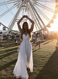 Coachella Outfit Boho Bohemian, Coachella Outfit Ideas Street Styles, Coachella Outfit Ideas Bohemian, Coachella Outfit Boho, Mode Coachella, Best Coachella Outfits, Star Swimsuit, Cochella Outfits, Boho Festival Outfit