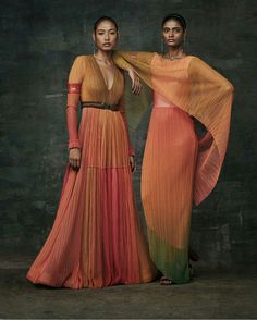 Tarun Tahiliani Tarun Khiwal, Tarun Tahiliani Bridal, Sabyasachi Bridal, Bridal Poses, Fashion Design Collection, Traditional Indian Outfits, Indian Bridal Wear, Tarun Tahiliani, Quirky Fashion