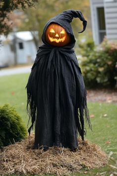 15 Easy Diy Outdoor Halloween Decorations To Try Diy Halloween Pumpkin Decor, Diy Outdoor Halloween Decorations, Diy Halloween Witch, Halloween Pumpkin Diy, Scary Halloween Decorations Outdoor, Halloween Decoration Ideas, Outdoor Halloween Decorations, Halloween Diy Outdoor, Homemade Halloween Decorations