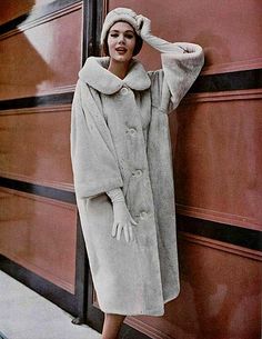 Simone in a beige sheared beaver coat by Dior, 1958  Photo by Philippe Pottier Furcoats Fashion, Mode Prints, Vintage Christian Dior, Couture Mode, Fashion Marketing, Vintage Couture, Vintage Fur