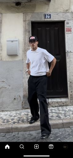 White Men Fashion, Men Basic Wardrobe, Baggy Classy Outfits Men, Men Summer Outfit Casual Classy, Casual Men Outfits Aesthetic, Men’s Baggy Style, Outfits Men Summer, Men’s Simple Streetwear, Men Streetwear Aesthetic