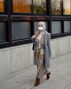 Pin by hanane hanine on موضة | Hijab fashion, Fashion, Fashion outfits Hijabi Winter Outfits, Coat Outfit Casual, Modest Winter Outfits, Classy Winter Outfits, Muslim Outfits Casual, Hijab Style Casual, Trendy Outfits Winter, Muslim Women Fashion, Winter Fashion Outfits Casual