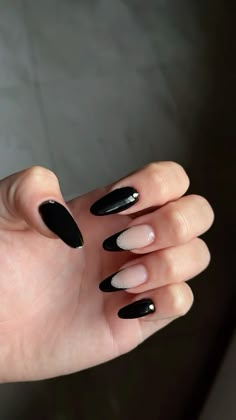 esmaltação na cor preta 🫶🏻🖤 #esmalte #unhas French Tip One Nail Design, Black Nail Inspo 2024, Witchy Nails, Uñas Ideas, Black Acrylic Nails, White Acrylic Nails, Nails Only