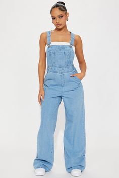 Denim Overalls Outfit Summer, Denim Overalls Outfit Winter, Baggy Overalls Outfit, Jean Overall Outfits, Overalls Outfit Winter, Overalls Outfit Summer, Light Wash Overalls, Denim Overalls Outfit, Types Of Clothing Styles