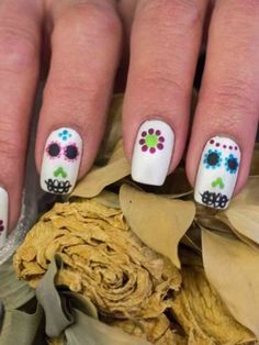 20 Fun Halloween Games for Kids | Get Creative this Year Halloween Frankenstein Nails, Halloween Bat Nails, Pointy Nail Designs, Monster Nails, Brown Nail Art, Water Marble Nail Art, Cat Nail Art, Halloween Nails Diy, Nail Art Halloween