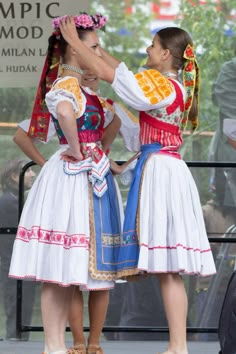 Folklór má svoje veľké zastúpenie vo Zvolene a veľakrát sú ich vystúpenia pastva pre oči a samozrejme nemohli chýbať ani na oslavách 770. výročia mesta Zvolen. Slovakian Culture, Ethnic Beauty, Central Europe, Traditional Dress