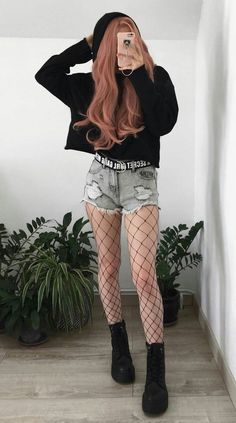 Mode Ulzzang, Street Style Grunge, Look Rock, Hipster Outfits, Fishnet Tights