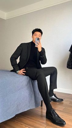 Discover timeless and sophisticated Office Old Money Fashion For Men. Get inspired by 20+ influencer-approved looks to elevate your style in 2024. Mens Formal Outfits Black, Asian Men Suit Style, Asian Men’s Fashion, Asian Men Suit, Aesthetic Suit Men, Asian Men In Suits, Outfit Elegante Hombre, Outfit Formal Hombre, Korean Outfit Male