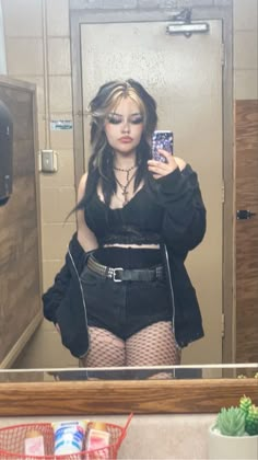 Goth Grunge Outfits Plus Size, Thick Egirl Outfit, Egirl Aesthetic Outfits For School Plus Size, Hot Edgy Outfits, Thick Emo Goth, Egirl Outfits Plus Size, Winter Egirl Outfits, Alt Outfits Women, Plus Size Emo Fashion