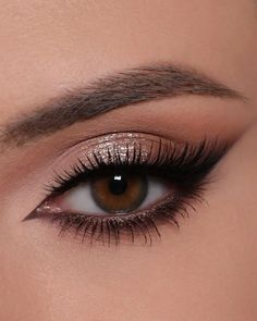 Ideas de maquillaje para ojos marrones: los colores de sombras que más les favorecen Shimmer Eye Makeup, Round Face Makeup, Beautiful Eye Makeup, Eye Makeup Designs, Fancy Makeup, Asian Eye Makeup, Kids Makeup, Engaging Content