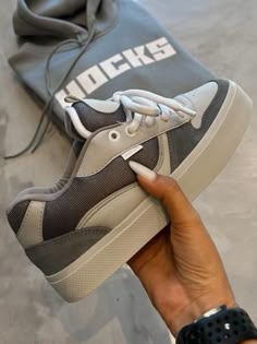 Tênis hocks puff cascalho Tenis Hocks, Crystal Shoes, Fashion Wishlist, Sneakers Fashion, Vision Board, Magazine, Mens Outfits, Nike, Boots