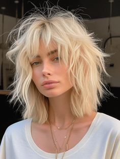 Collarbone Length Shag, Spring Hair 2024, Spring 2024 Hair, Blonde Shag Hairstyles, Shag Haircut Straight, Cowgirl Haircut, Style Short Braids, How To Style Shag Haircut, Medium Shaggy Hair