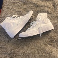 Brand New Never Worn White Low-top Canvas Shoes With Studded Outsoles, White Studded Low-top Canvas Shoes, White Converse High-top Sneakers With Cushioned Footbed, White High-top Canvas Shoes With Cushioned Footbed, Converse White, Womens Converse, Converse Shoes, Chuck Taylors, Womens Shoes Sneakers