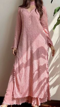 Chikankari Kurta Set Indian Kurti Sets Designs, Indian Dresses Kurti, Beautiful Kurtas For Women, Indian Women Suits Ideas, Kurta Designs Women Chikankari, Kurta Set Outfit, Maternity Salwar Kameez, Women Suit Indian, Desi Fancy Dresses