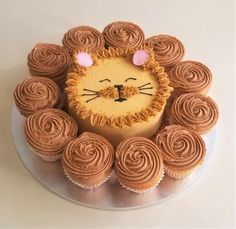 a cake with icing that looks like a lion's head in the center