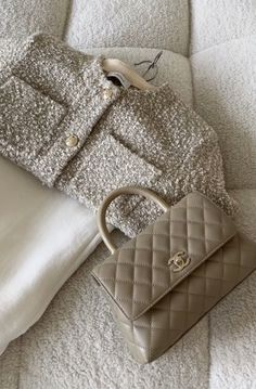 pinterest: hezzprice Chanel Bags Aesthetic, Beige Chanel Bag, Lady D, Street Style Parisian, Bags Aesthetic, Beige Aesthetic, Chanel Bags, Fancy Outfits, Business Casual Outfits