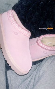 Uggs Pink, Cute Uggs, Nike Shoes Women Fashion, Shoes For School