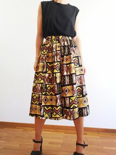 High waisted flared midi-lenght African printed skirt.  Closes with buttons from the top to the bottom.  4 slits ( 2 on the front + 2 on the side). 100% polyester Very lightweight and fresh material. UK 8, EUR 36, US4 Waist is 33 cm and total length is 72 cm. African Print Skirt, Black Pleated Skirt, Printed Skirt, High Waisted Flares, Cargo Skirt, Womens Skirts, Skirts With Pockets, Sheer Blouse, Women Vintage