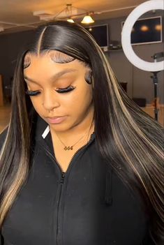 Baddie Hairstyles Latina, Party Hairstyle, Blonde Highlights On Dark Hair, Beauty Careers, Colored Weave, High Ponytail Hairstyles, Girl Hair Colors, Straight Wigs, Loose Waves Hair