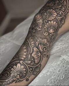 Basic Shading, Paisley Tattoo, Geometric Tattoo Pattern, Art Deco Tattoo, Lower Leg Tattoos, Chakra Tattoo, Dr Woo, Dot Tattoos, Soul Design