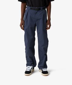 Founded in 1922, Dickies has been a pioneer in workwear fashion, with a vision of durability and style. The TDC Oversized 874 Pants from Dickies are a must-have for Fall/Winter 2024. These Azul pants are a modern take on the classic 874 style, known for its comfort and versatility. Whether you're at work or out and about, these Pantalones will keep you looking sharp. Upgrade your wardrobe with these timeless pieces, available now on SVD. 874 Pants, Utility Pants, Workwear Fashion, Look Casual, Winter 2024, Work Pants, Blue Hues, Denim Pants, Timeless Pieces