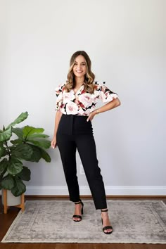 Petite-friendly outfits for work | one week of work outfits | business casual outfits for summer Week Of Work Outfits, Buisness Casual Women, Summer Business Casual Outfits, Business Casual Summer, Outfits Petite, Business Casual Outfits For Women, Moda Jeans, Business Casual Outfits For Work