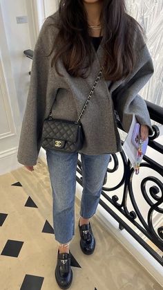 Cold Fashion, Loafers Outfit, Looks Pinterest, 가을 패션, Autumn Outfit, Winter Fashion Outfits, Parisian Style, Daily Outfits, Grey Sweater