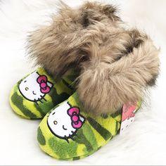 New. Never Worn Multiple Sizes Available Camouflage Faux Fur Around Top Of Bootie Adorable Y2k Toys, Sanrio Green, Sanrio Shoes, Shoes Hello Kitty, Hello Kitty Baby, Hello Kitty House, Pretty Shoes Sneakers, Pink Hello Kitty, Pink Fur