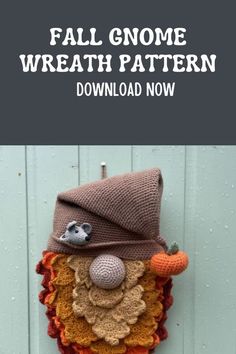 a crocheted scarecrow hat hanging on the side of a door with text overlay that reads, fall gnome wreath pattern