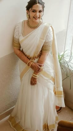 Kerala Bridesmaid Saree, Kerala Saree Bridal Look, Madhuram Veppu Dress Christian, Kerala Bridal Blouse Designs, Set Mundu Kerala Bride, Kerala Wedding Blouse Designs, Wedding Dress Kerala, Bollywood Wedding Outfit, Hindu Engagement Dress Kerala