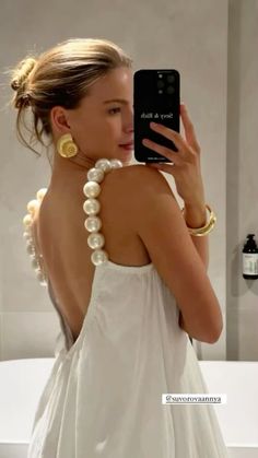 White Pearl Dress, Maxi Dress Bodycon, Gold And Pearls, Bodycon Dress Black, Looks Party, Pearl Dress, Elegante Casual, Estilo Preppy, Dress Bodycon